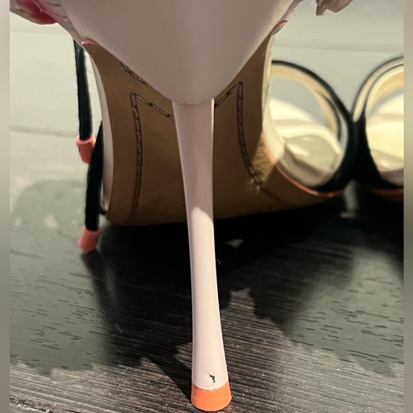 Sophia Webster
Flamingo Frill Ankle-Wrap
Sandal, Heavenly Pink Size 38 EU - Picture 6 of 7